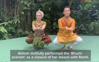 Lite FM Deejay, Aishah Sinclair during her first ever exposure of Odissi